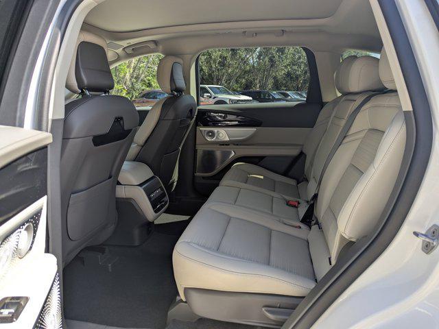 Photo of 2024 White Platinum Metallic Tri-Coat Lincoln Nautilus
