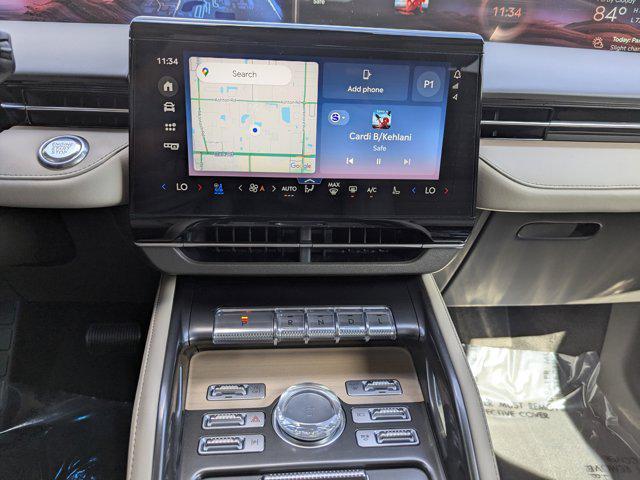 Photo of 2024 White Platinum Metallic Tri-Coat Lincoln Nautilus