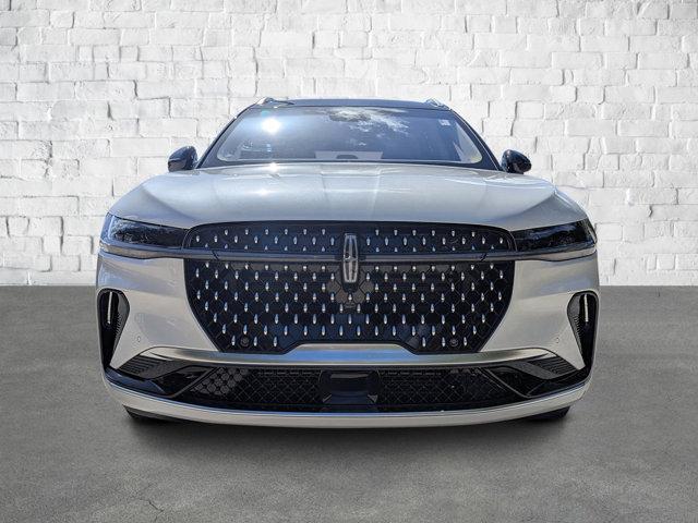 Photo of 2024 White Platinum Metallic Tri-Coat Lincoln Nautilus