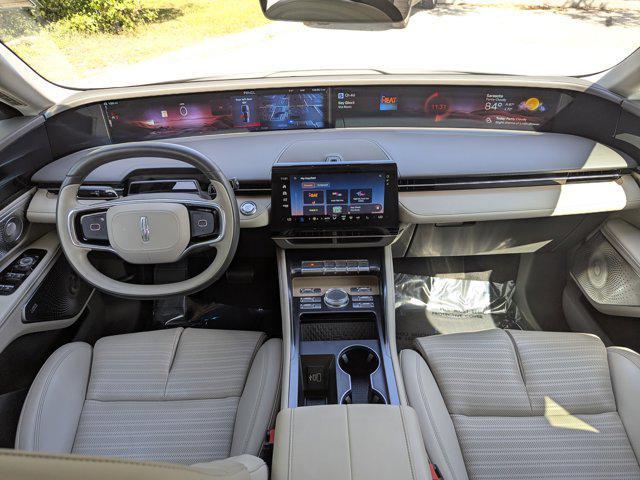 Photo of 2024 White Platinum Metallic Tri-Coat Lincoln Nautilus