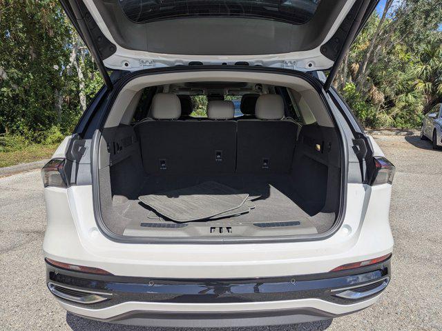Photo of 2024 White Platinum Metallic Tri-Coat Lincoln Nautilus
