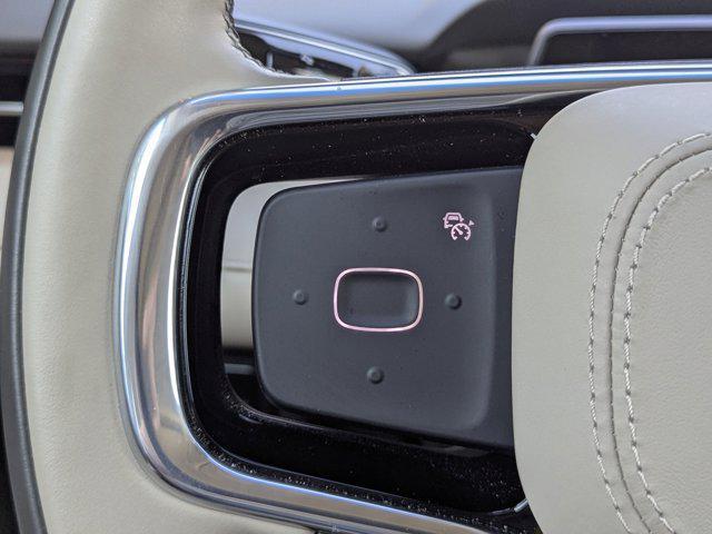 Photo of 2024 White Platinum Metallic Tri-Coat Lincoln Nautilus