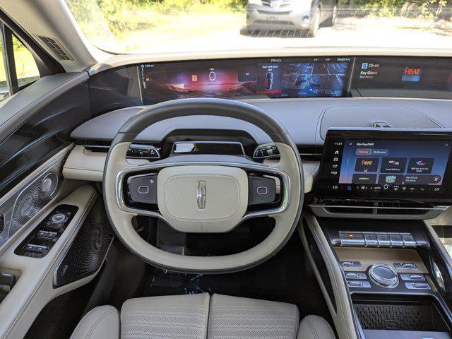 Photo of 2024 White Platinum Metallic Tri-Coat Lincoln Nautilus