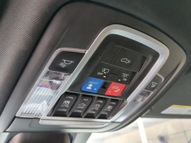 Photo of 2022 Granite Crystal Metallic Clearcoat RAM 1500