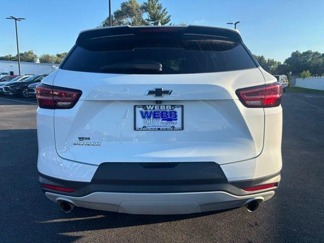 Photo of 2023 Summit White Chevrolet Blazer