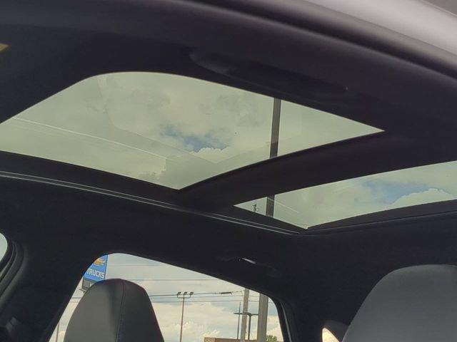 Photo of 2021 Glacial White Pearl Kia K5