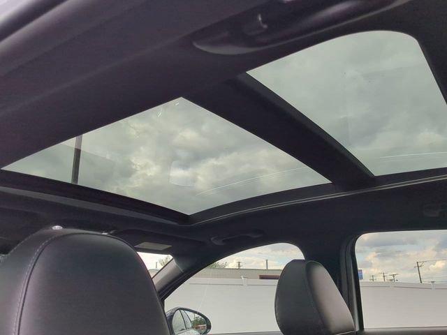 Photo of 2021 Glacial White Pearl Kia K5