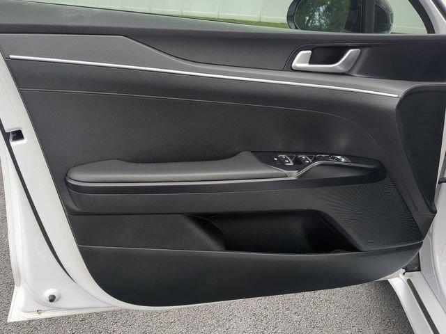 Photo of 2021 Glacial White Pearl Kia K5