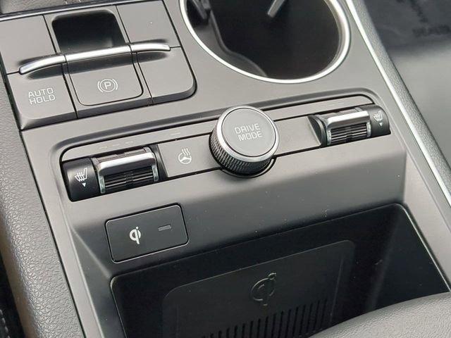 Photo of 2021 Glacial White Pearl Kia K5