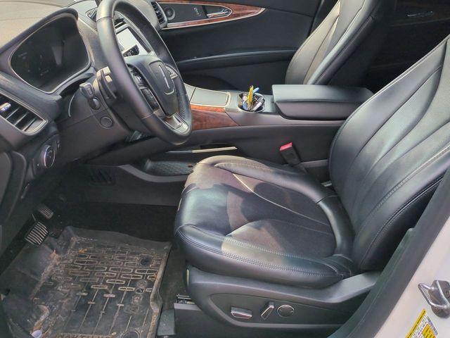 Photo of 2019 White Platinum Tri-Coat Lincoln Nautilus