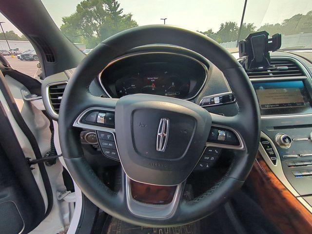 Photo of 2019 White Platinum Tri-Coat Lincoln Nautilus