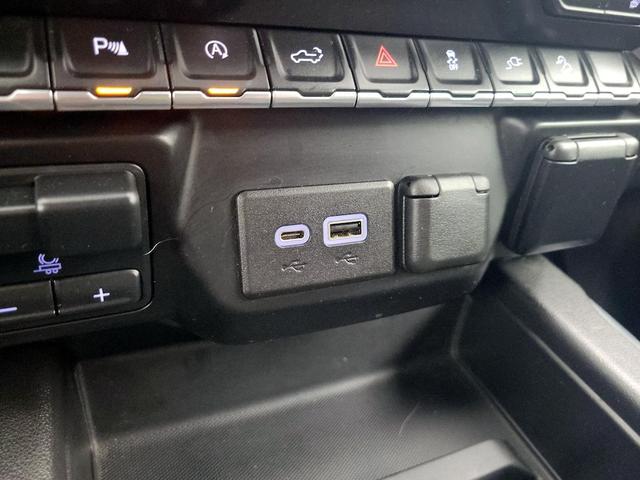 Photo of 2021 White Chevrolet Silverado 1500