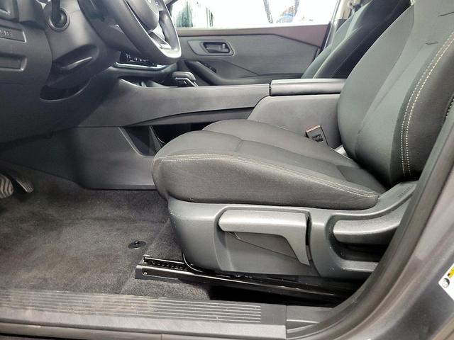 Photo of 2023 Gray Nissan Rogue