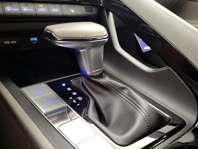 Photo of 2023 Gray Hyundai ELANTRA