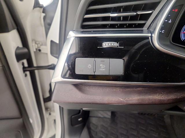Photo of 2020 White Audi Q7