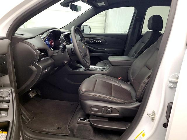 Photo of 2023 White Chevrolet Traverse