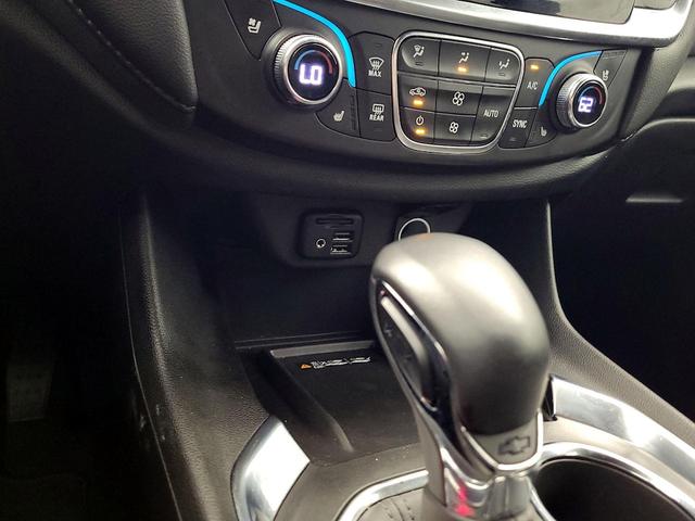 Photo of 2023 White Chevrolet Traverse