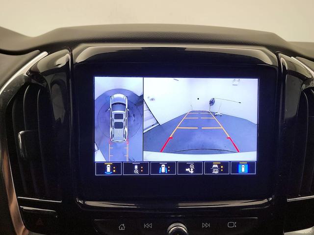Photo of 2023 White Chevrolet Traverse