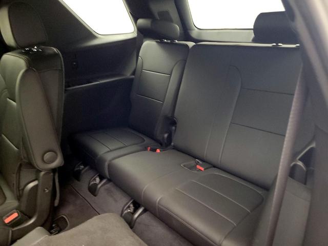 Photo of 2023 White Chevrolet Traverse