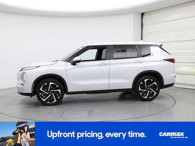 Photo of 2023 White Mitsubishi Outlander
