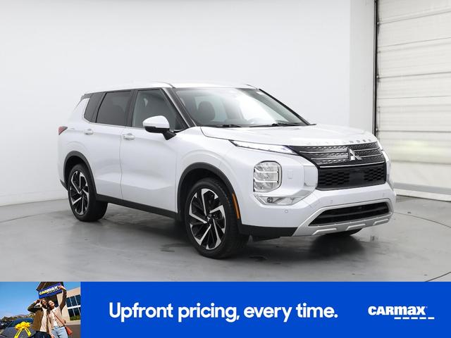 Photo of 2023 White Mitsubishi Outlander