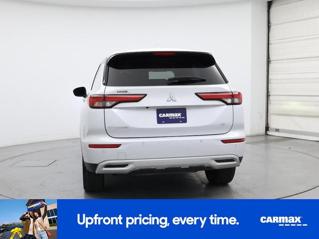 Photo of 2023 White Mitsubishi Outlander