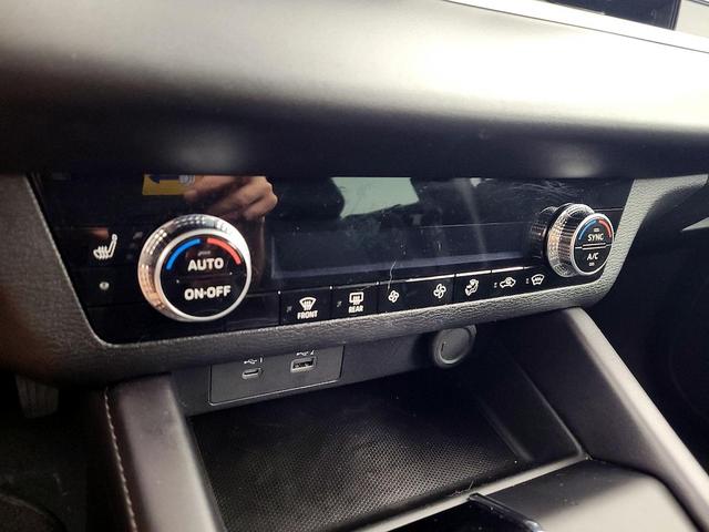 Photo of 2023 White Mitsubishi Outlander