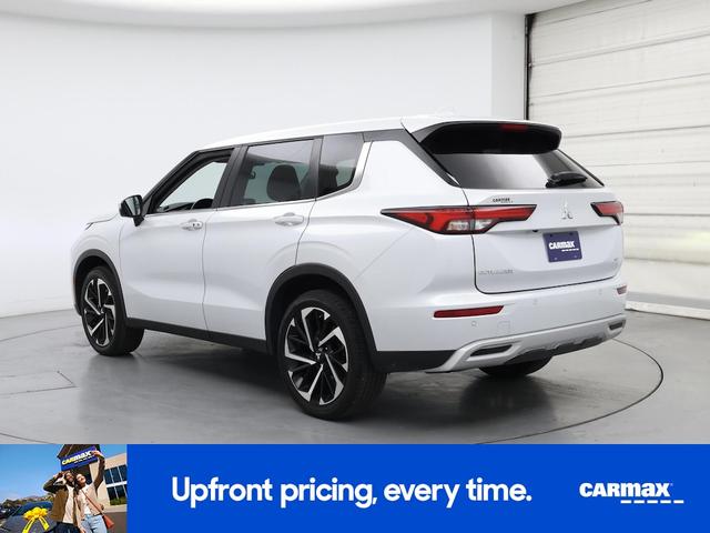 Photo of 2023 White Mitsubishi Outlander