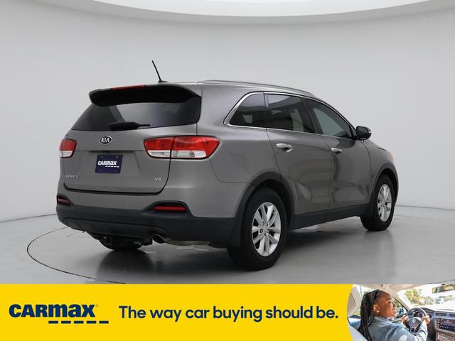 Photo of 2017 Gray Kia Sorento