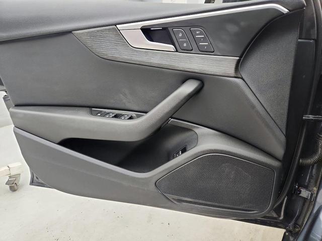 Photo of 2017 Gray Audi A4