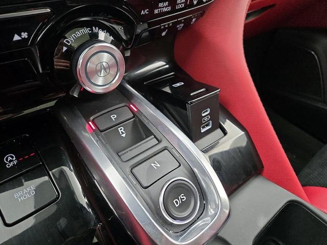 Photo of 2022 White Acura MDX