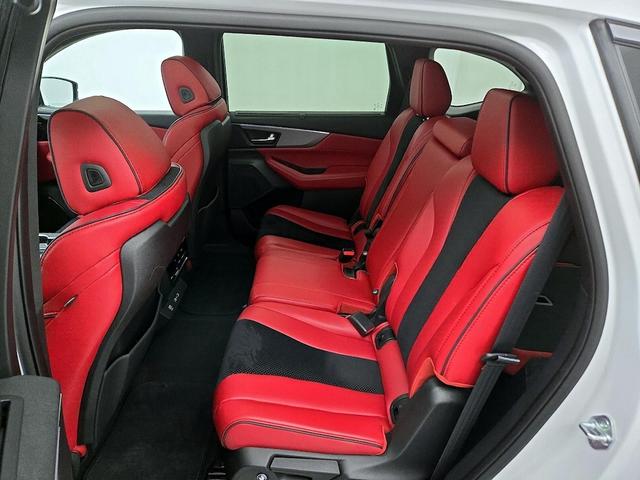 Photo of 2022 White Acura MDX