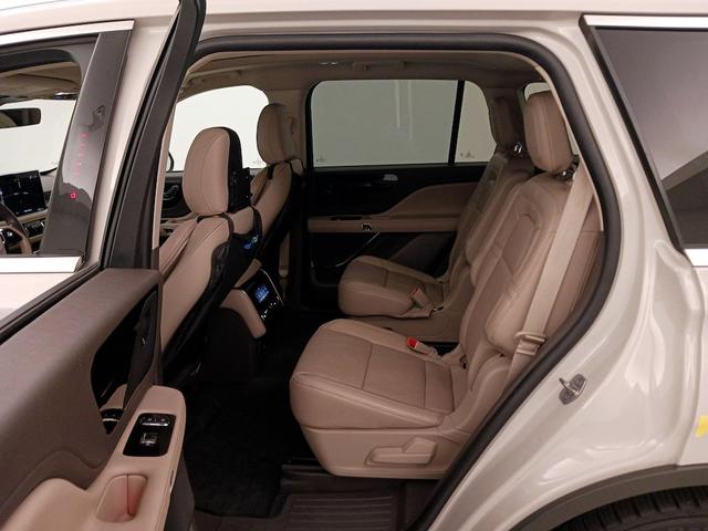 Photo of 2022 Tan Lincoln Aviator
