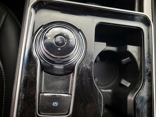 Photo of 2020 Burgundy Ford Edge