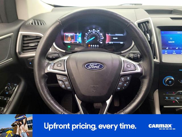 Photo of 2020 Burgundy Ford Edge