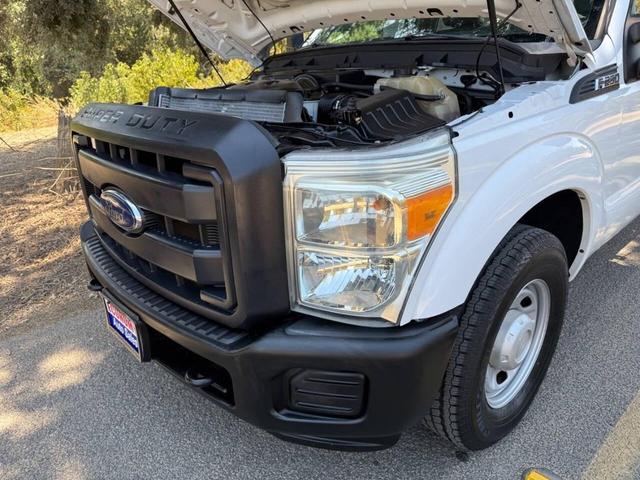 Photo of 2013 White Ford F-250