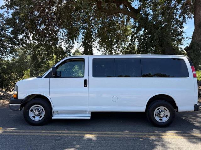 Photo of 2016 Summit White Chevrolet Express 3500