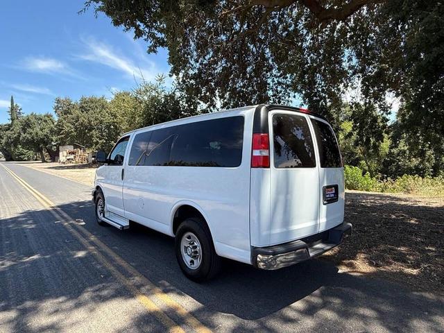 Photo of 2016 Summit White Chevrolet Express 3500