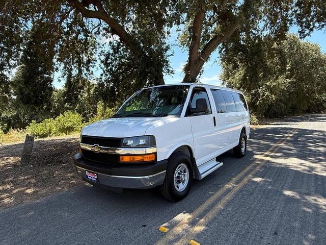 Photo of 2016 Summit White Chevrolet Express 3500