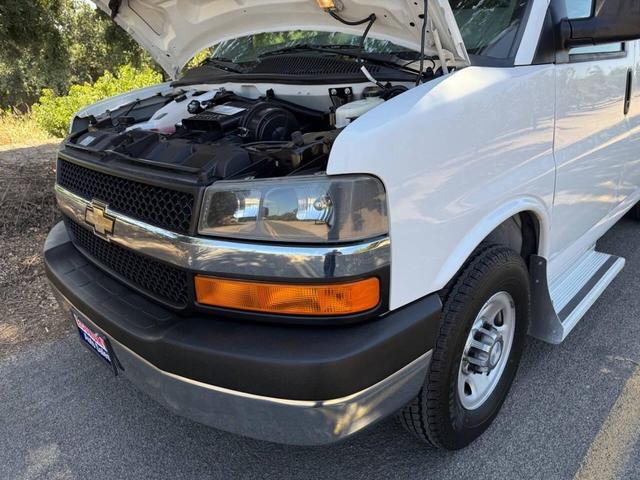 Photo of 2016 Summit White Chevrolet Express 3500