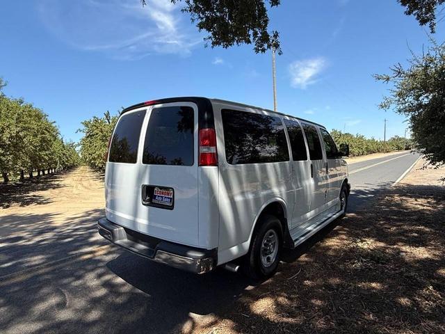 Photo of 2016 Summit White Chevrolet Express 3500