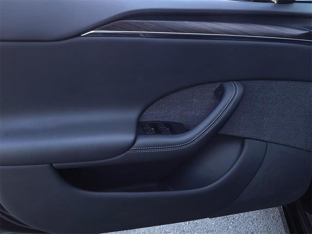 Photo of 2022 Black Tesla Model S