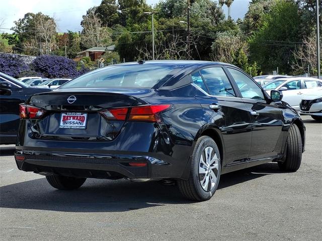 Photo of 2025 Black Nissan Altima