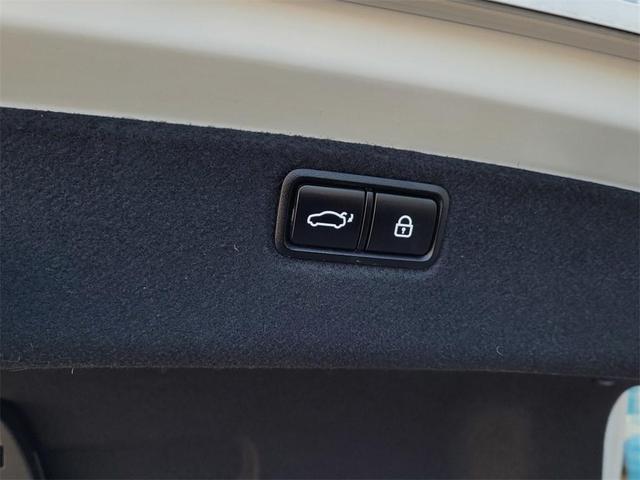 Photo of 2019 Casablanca White Genesis G80