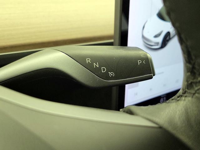 Photo of 2021 White Tesla Model 3