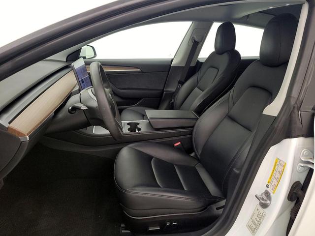 Photo of 2021 White Tesla Model 3