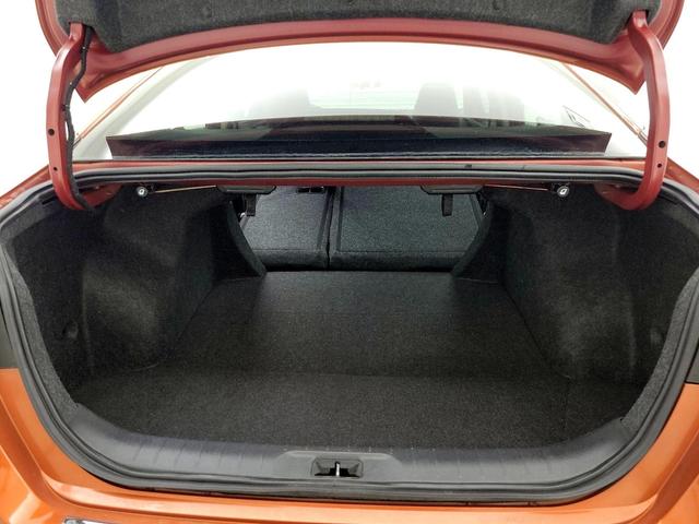 Photo of 2021 Orange Nissan Altima