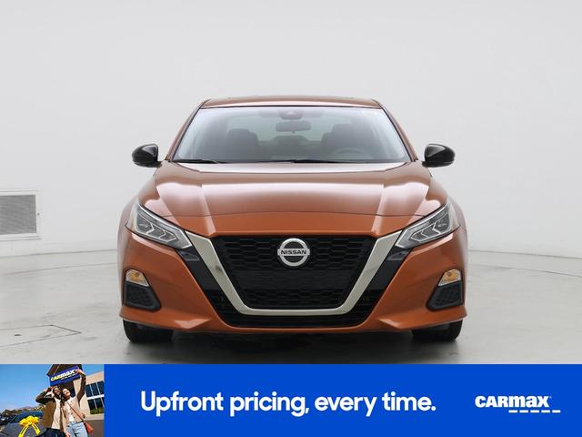 Photo of 2021 Orange Nissan Altima