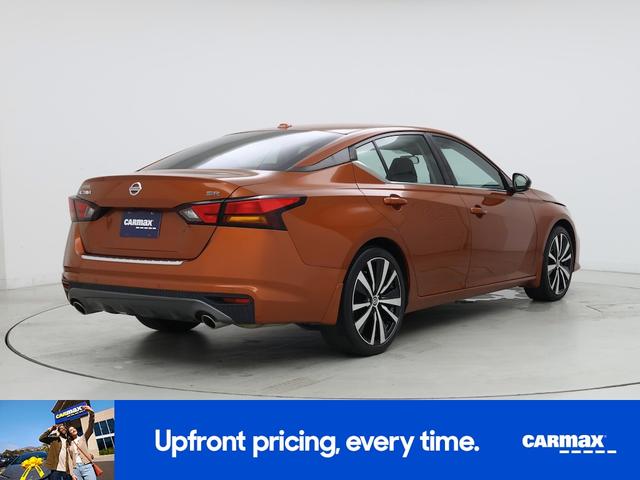Photo of 2021 Orange Nissan Altima