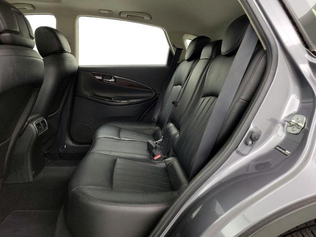 Photo of 2016 Silver INFINITI QX50